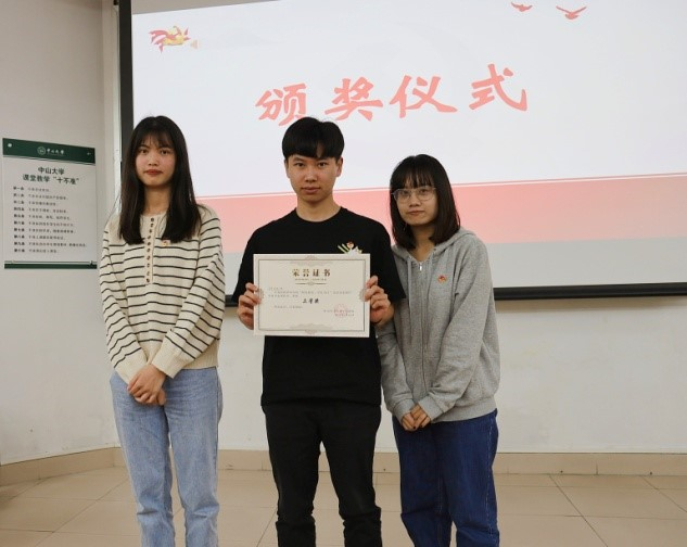 三等奖 军中绿花队