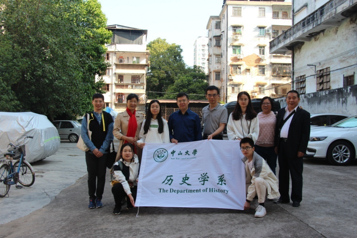 中大校史考察团在梅州东校场背校本部旧址