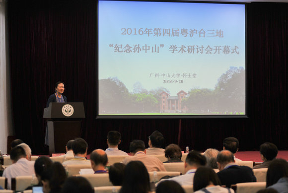 于怀士堂举行开幕式（肖遥摄）