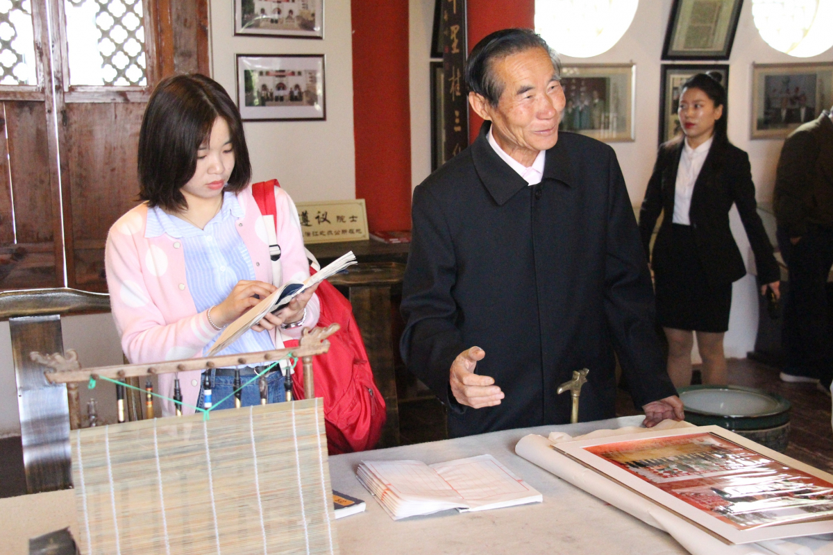 刘奇老人在访谈中