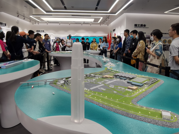 参观港珠澳大桥