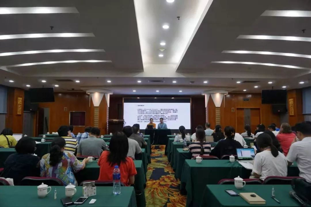 各组营员进行阶段综合报告和讨论