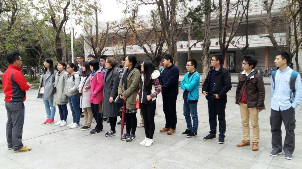 图1：清新广场集合准备出发