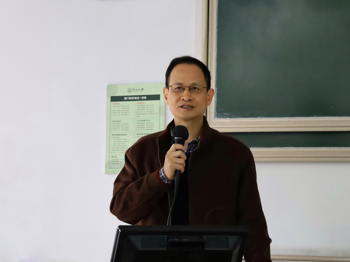 学校第六巡回指导组蓝国秋老师讲话