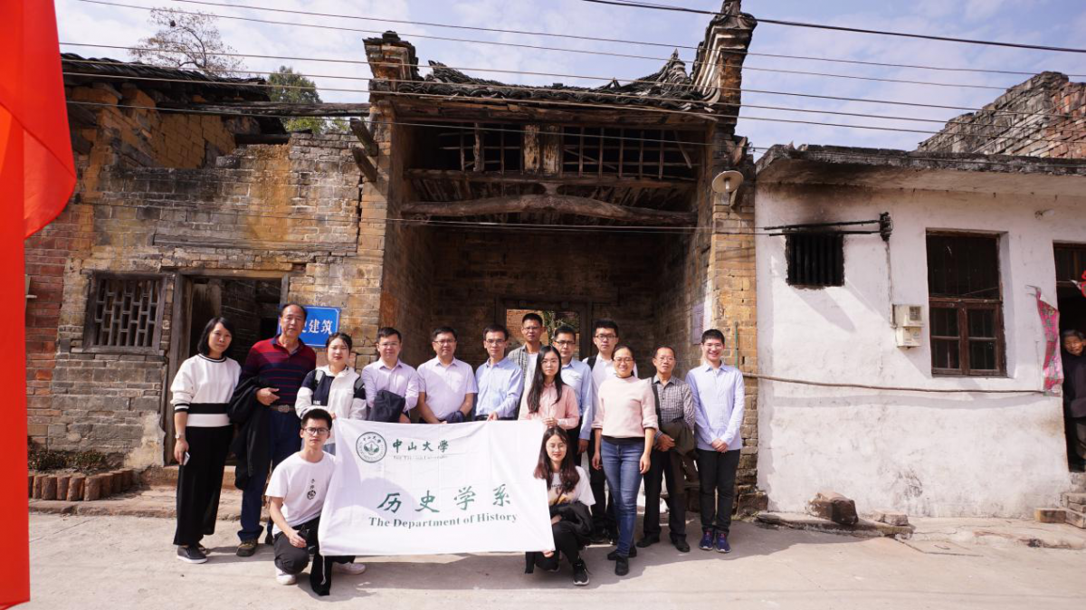 考察团一行参访坪石陈家坪国立304am永利文学院旧址