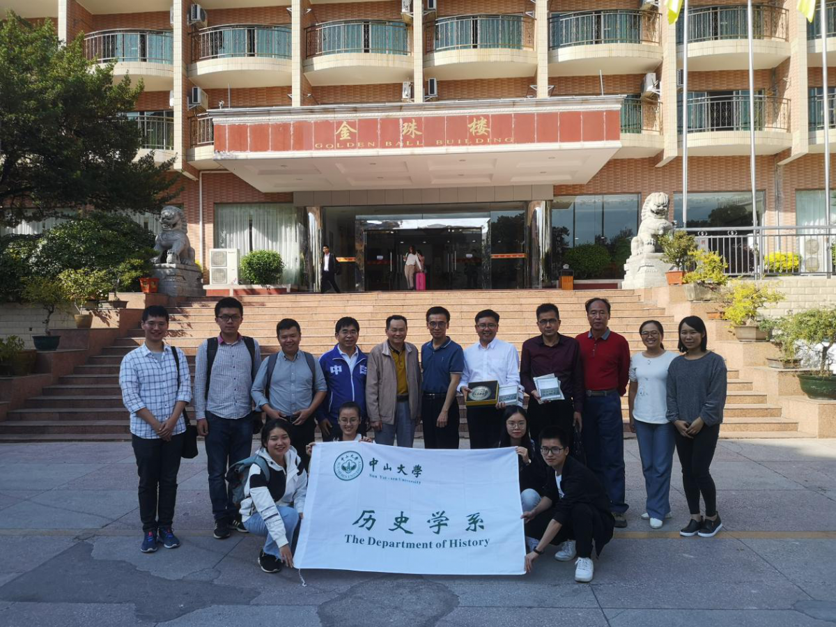 考察团一行参访坪石