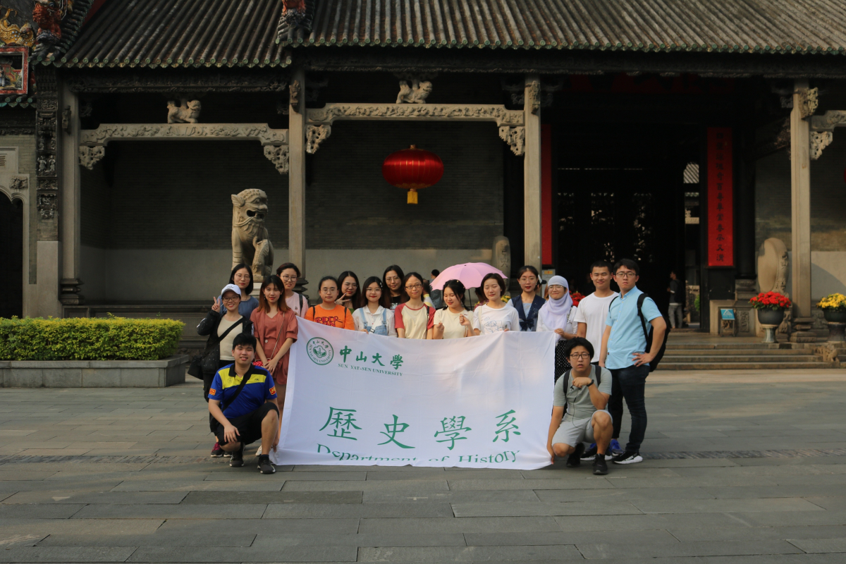 陈家祠前留影（路线二）