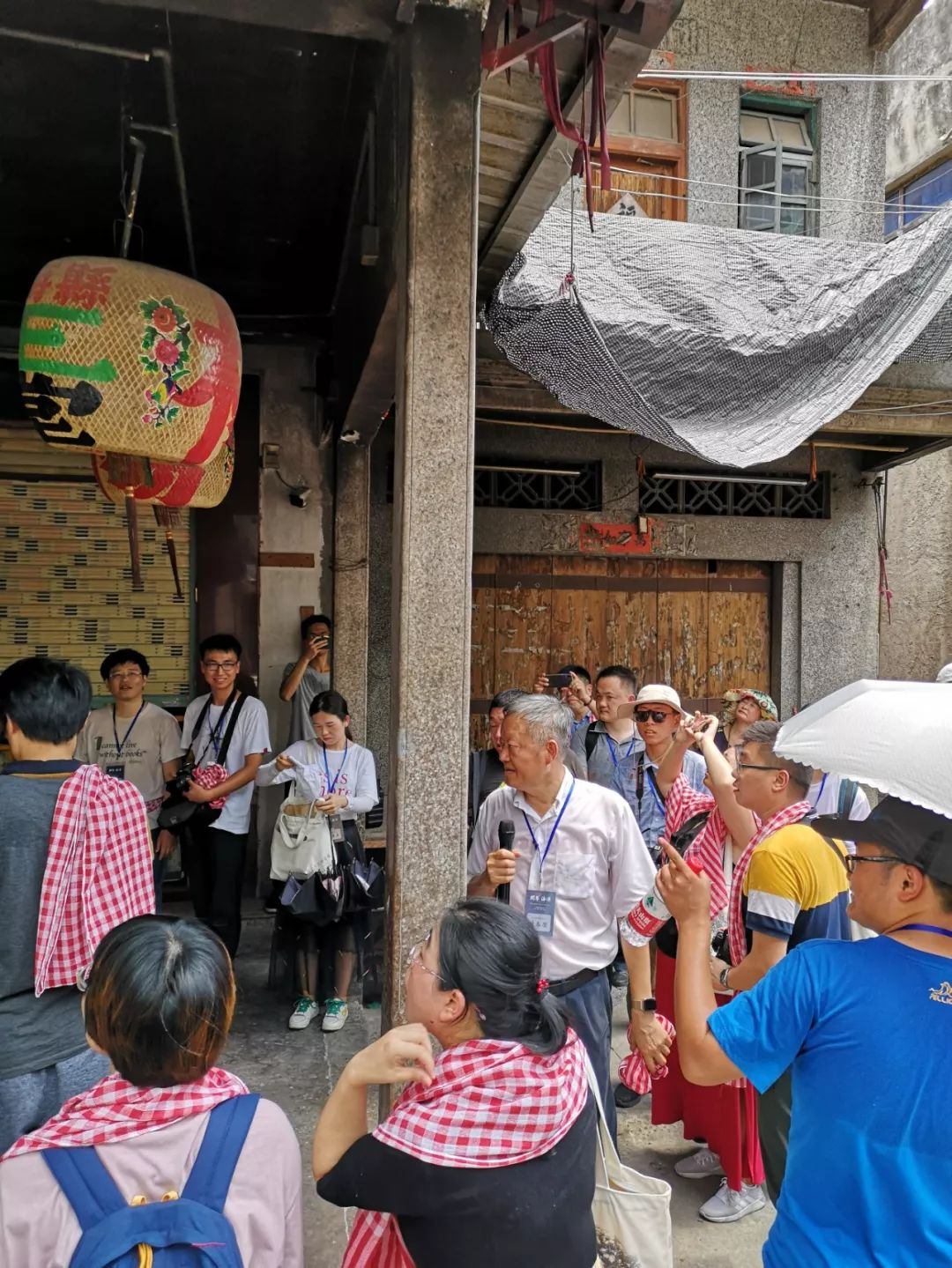 陈春声教授在樟林古港现场教学