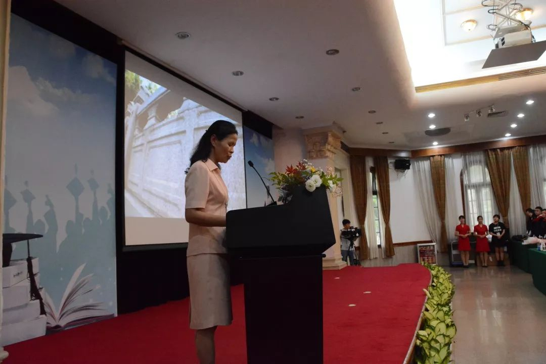 龙波书记宣读毕业训词