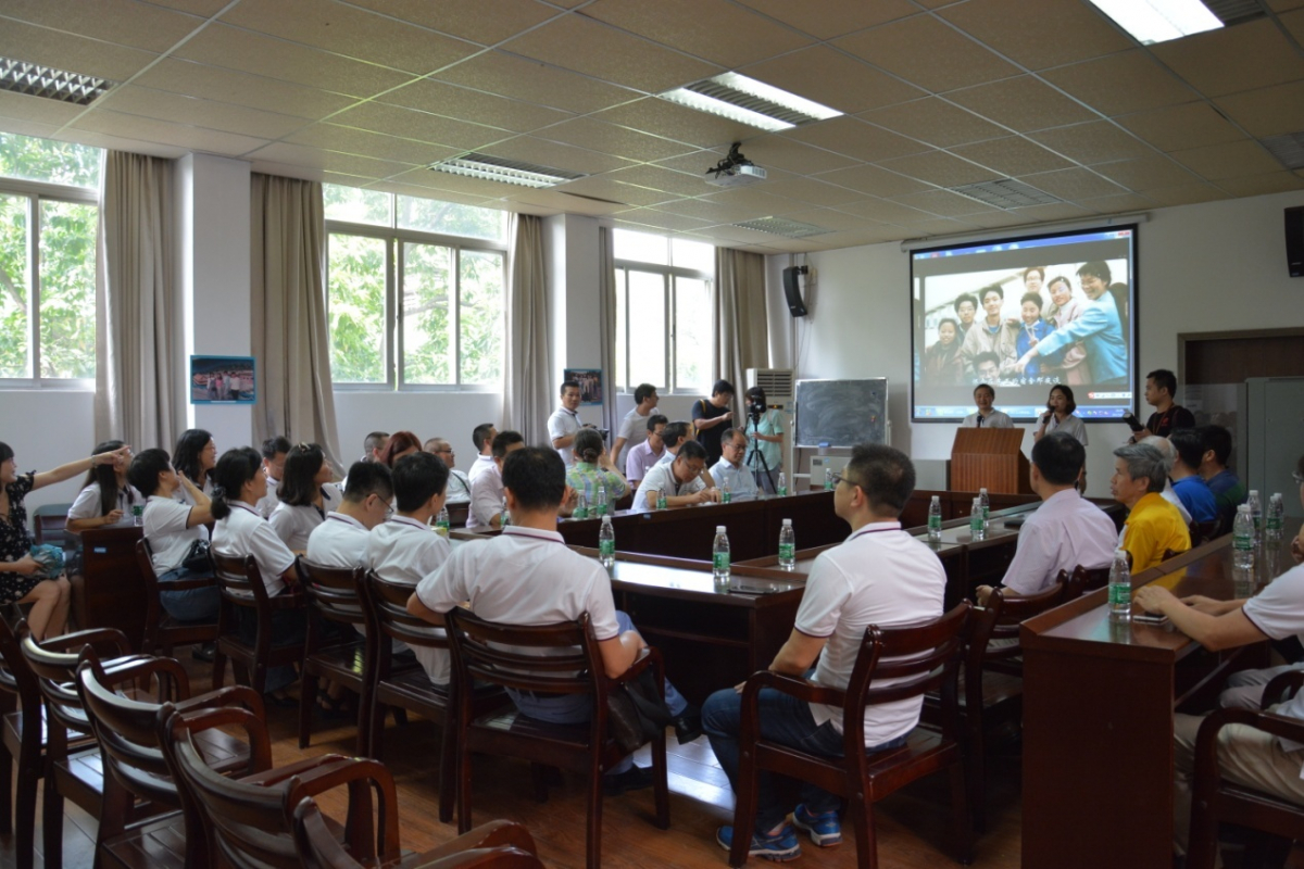 （九三级校友欢聚一堂）