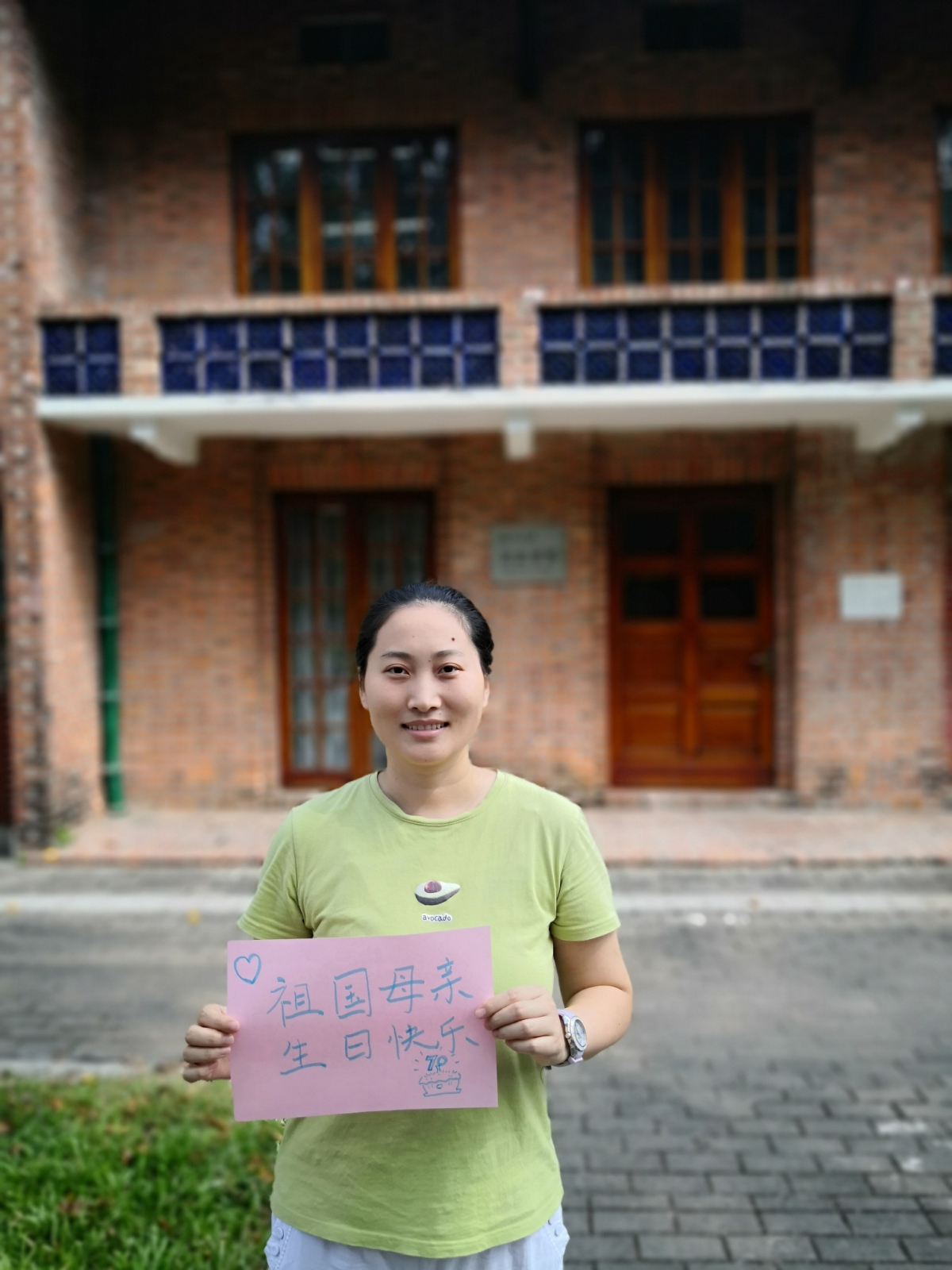 （周慧春，历史学系辅导员，历史学系中共党员，历史学系本科生党支部书记）