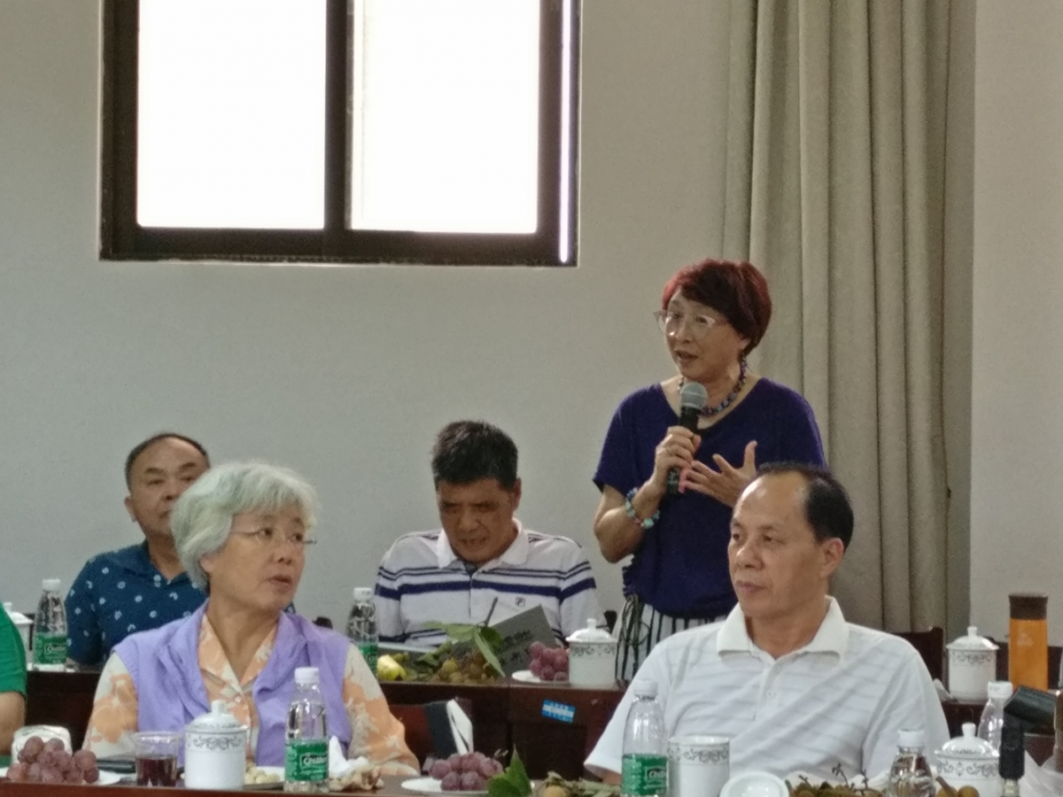 （大家纷纷踊跃发言）