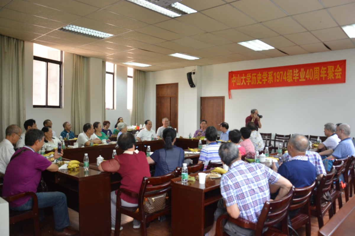 （师生同窗共聚永芳堂）