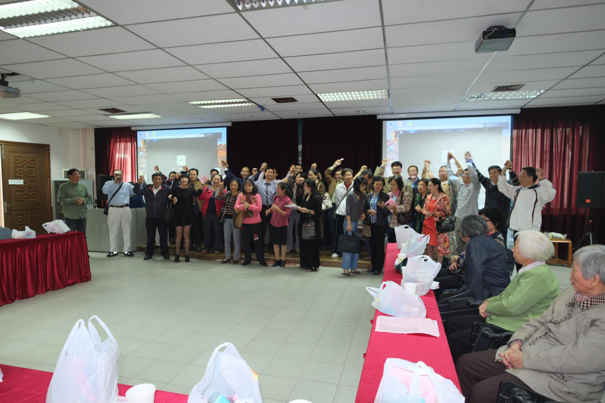 同学们高歌一曲《朋友》