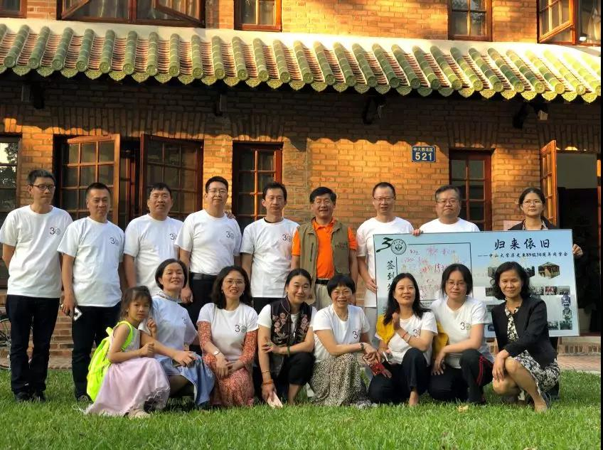 89级系友与系领导合影