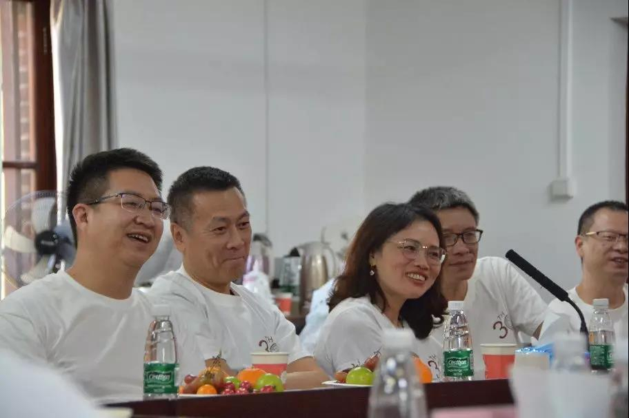 系友们热情地分享