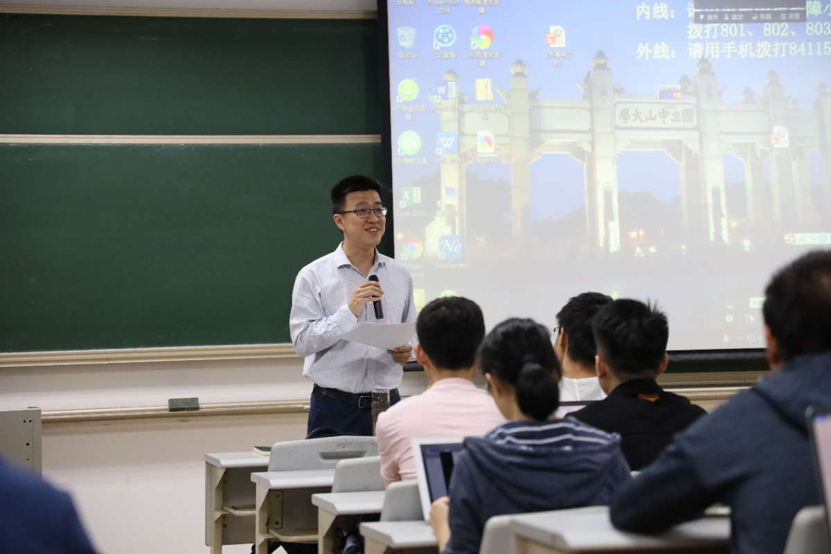 谢湜教授为两院系同学讲授思政课