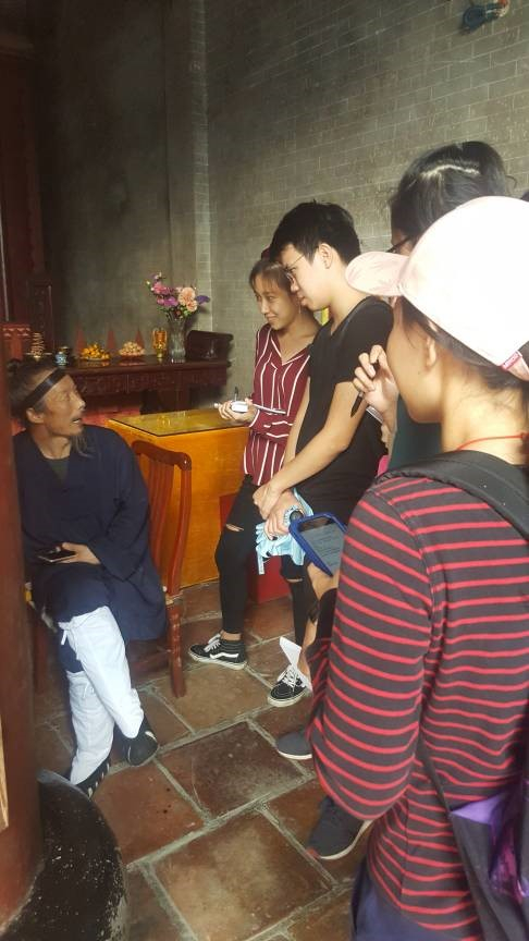 小经验：“佛不问姓氏，道不问年龄”