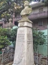 美士基打墓碑（图源网络）