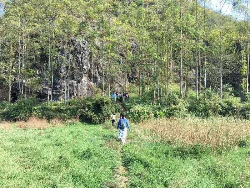 师生前往青塘遗址