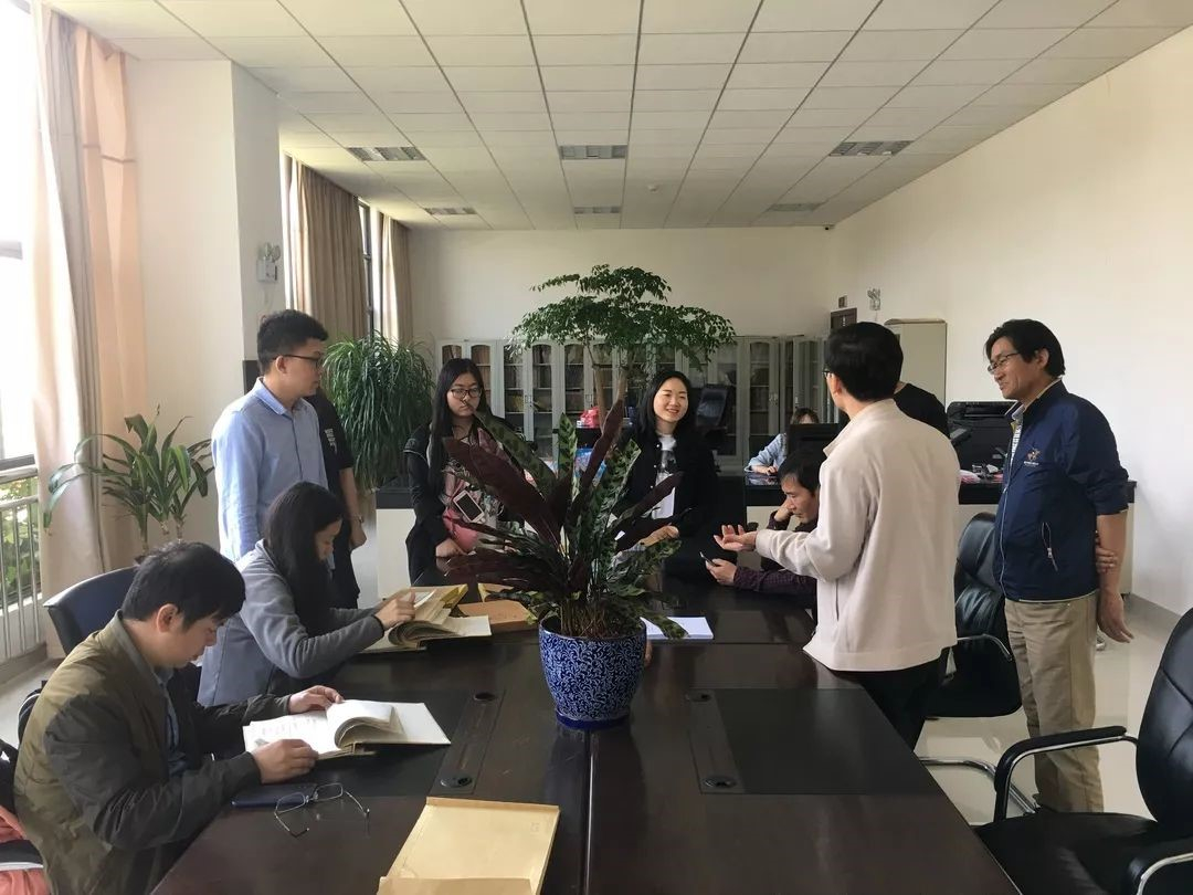 ▲访问澄江县综合档案馆