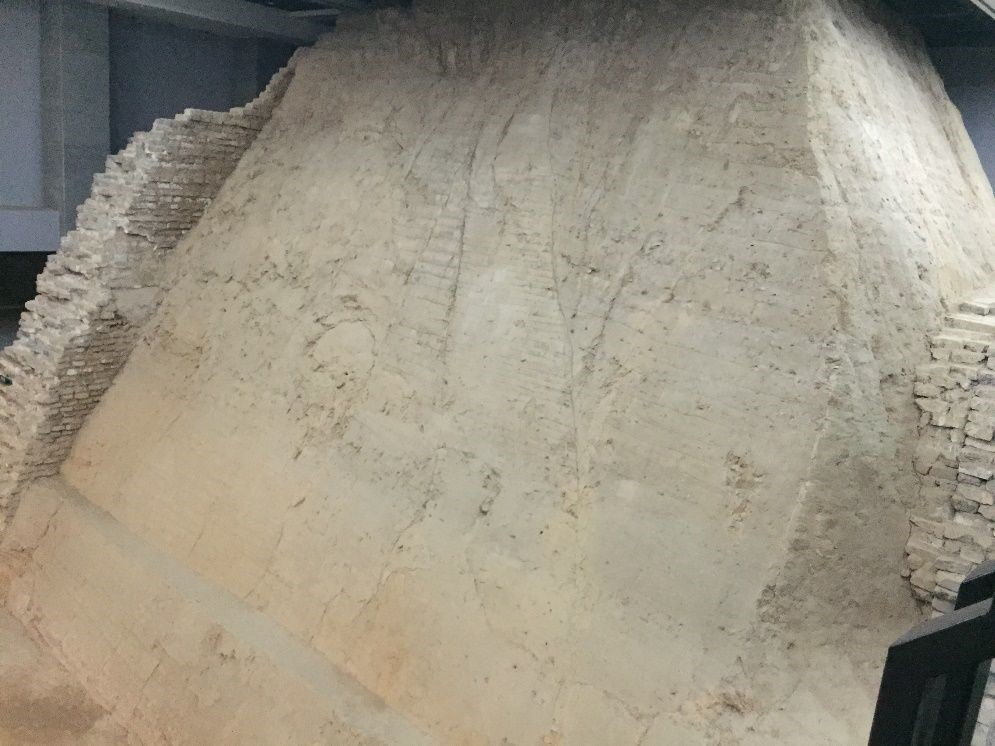 西安古城墙剖面图