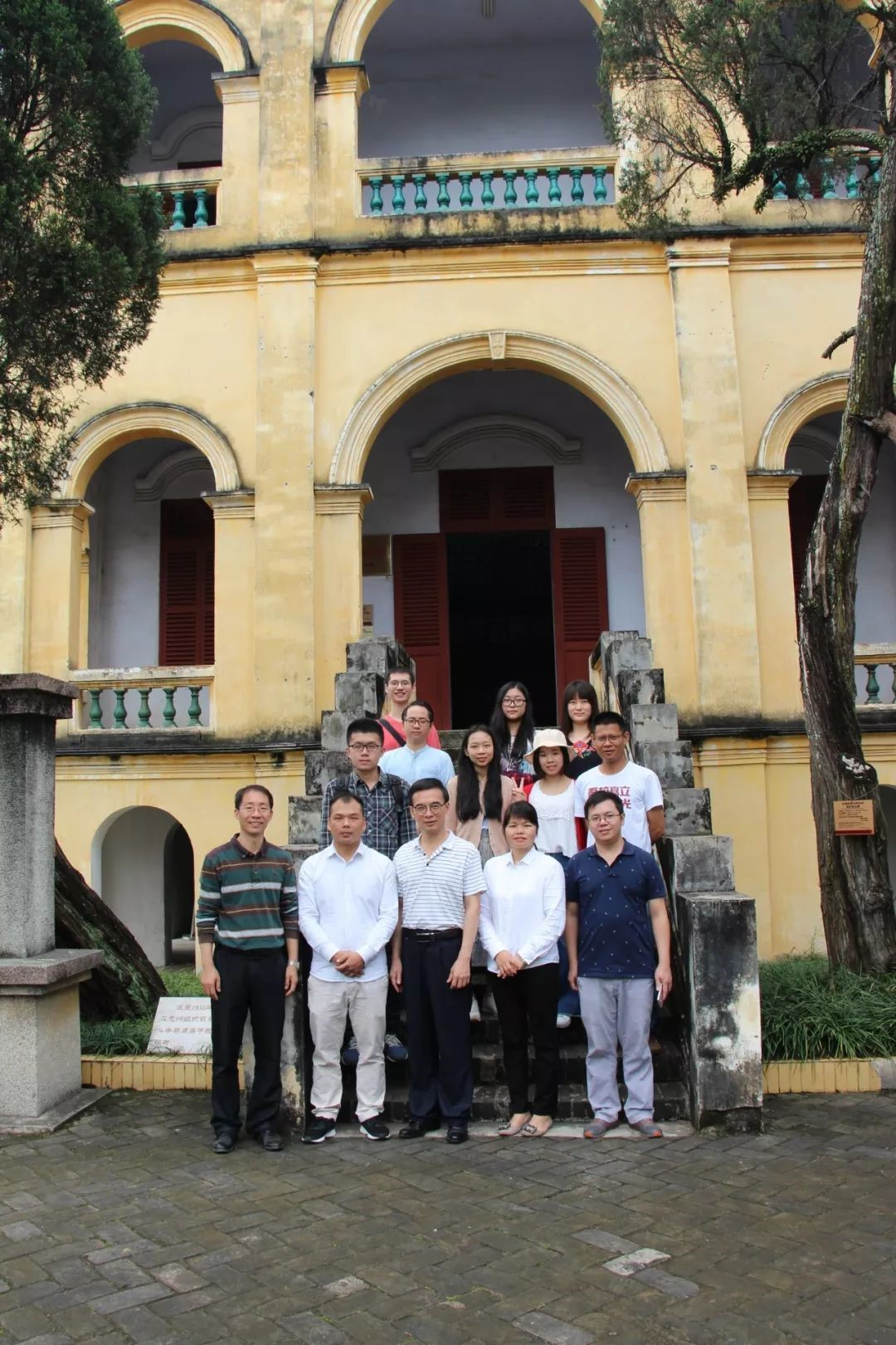 系史小组在龙州红八军军部旧址