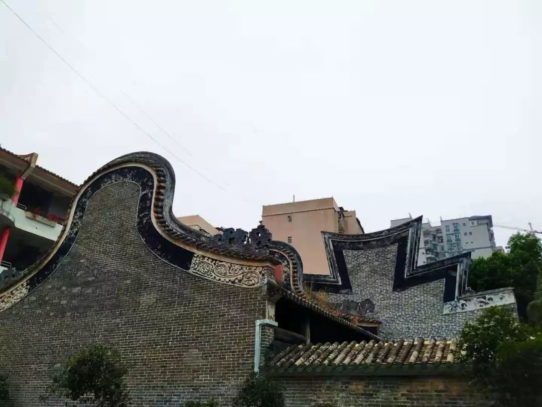 江淮“五岳朝天”式与岭南“猫儿拱背”式山墙共存